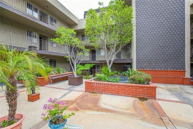 125 W Mountain Street 102, Glendale, CA 91202