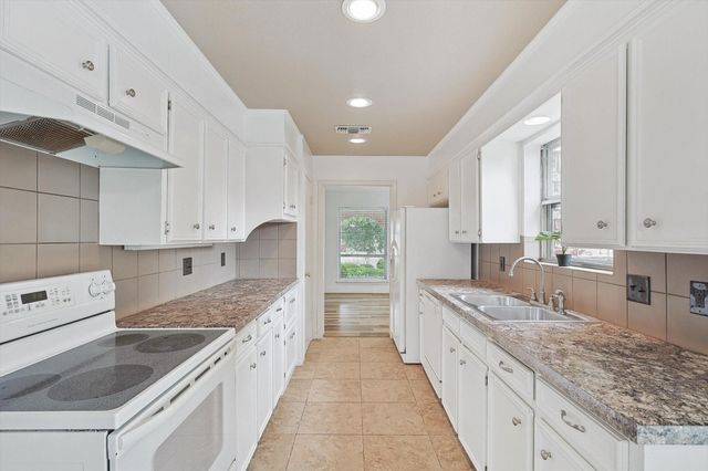 2320 Georgetown Drive, Denton, TX 76201