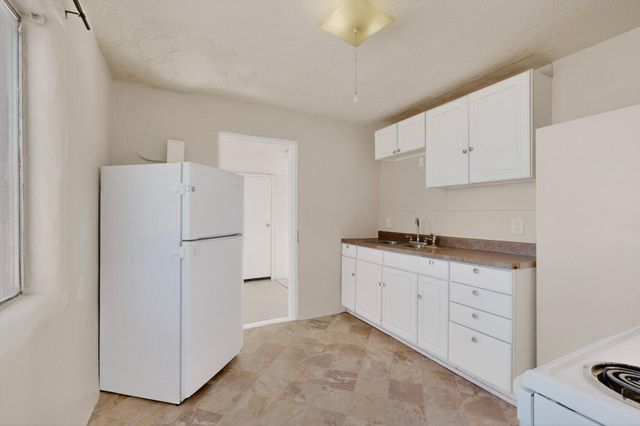 2905 Burton Avenue SE, Albuquerque, NM 87106