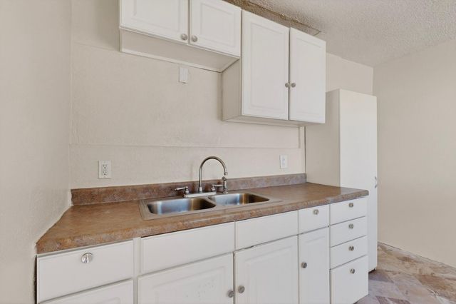 2905 Burton Avenue SE, Albuquerque, NM 87106