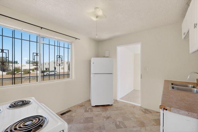 2905 Burton Avenue SE, Albuquerque, NM 87106
