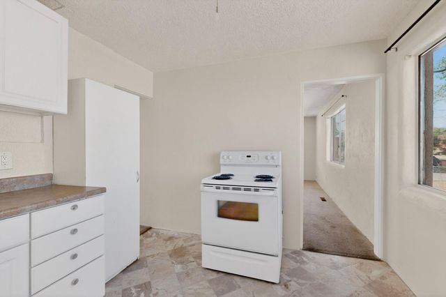 2905 Burton Avenue SE, Albuquerque, NM 87106