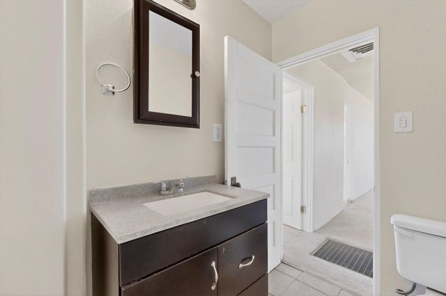 2905 Burton Avenue SE, Albuquerque, NM 87106