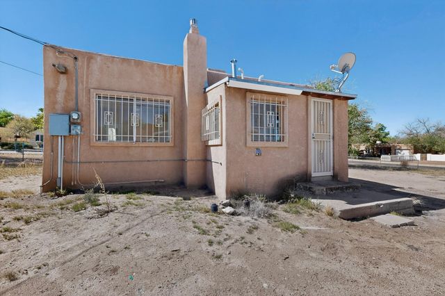 2905 Burton Avenue SE, Albuquerque, NM 87106
