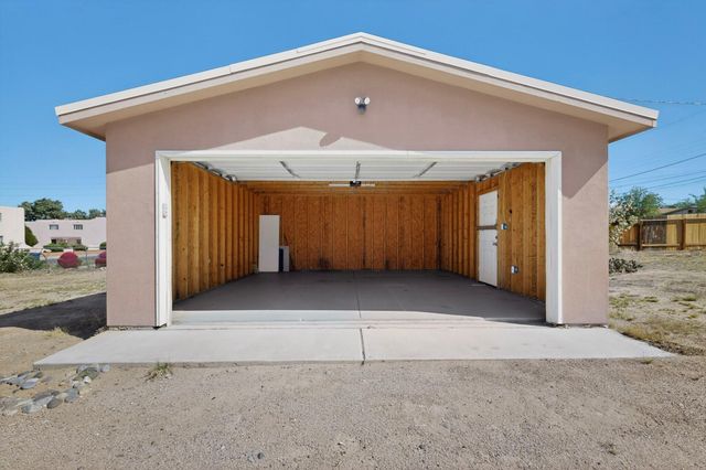 2905 Burton Avenue SE, Albuquerque, NM 87106