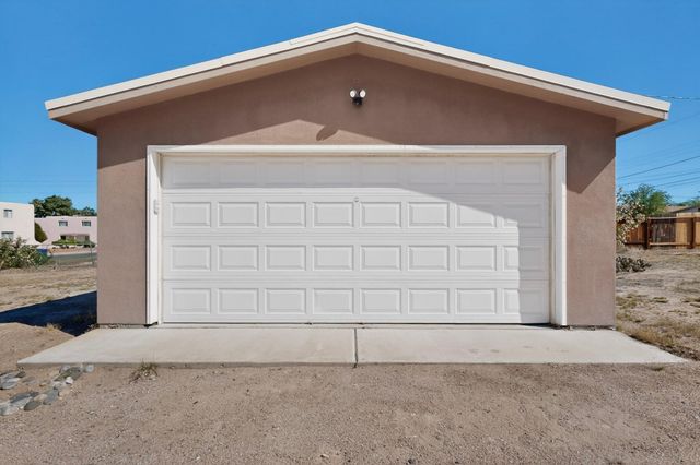 2905 Burton Avenue SE, Albuquerque, NM 87106