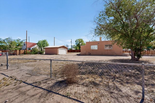 2905 Burton Avenue SE, Albuquerque, NM 87106
