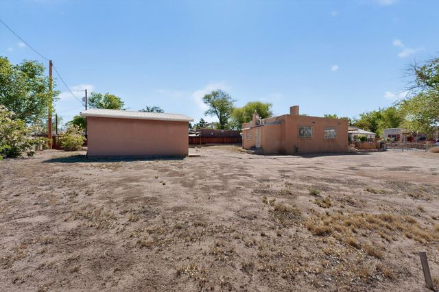 2905 Burton Avenue SE, Albuquerque, NM 87106