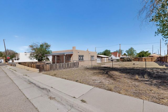 2905 Burton Avenue SE, Albuquerque, NM 87106