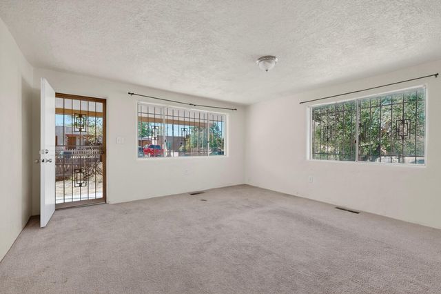 2905 Burton Avenue SE, Albuquerque, NM 87106