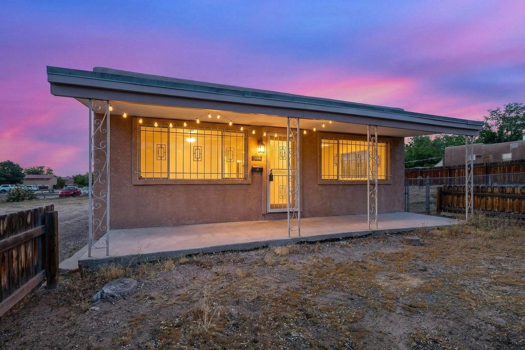 2905 Burton Avenue SE, Albuquerque, NM 87106
