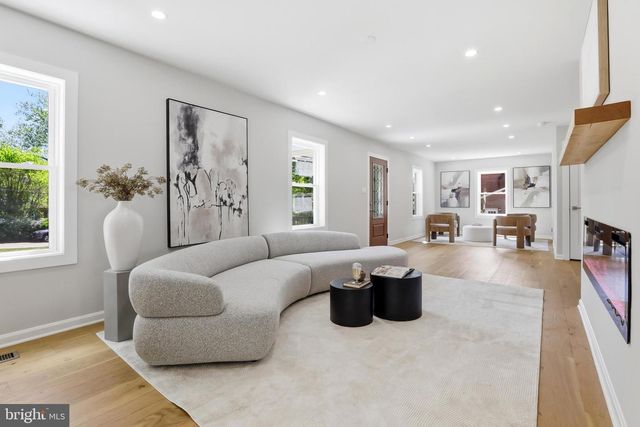 6420 SPRING TER, Falls Church, VA 22042