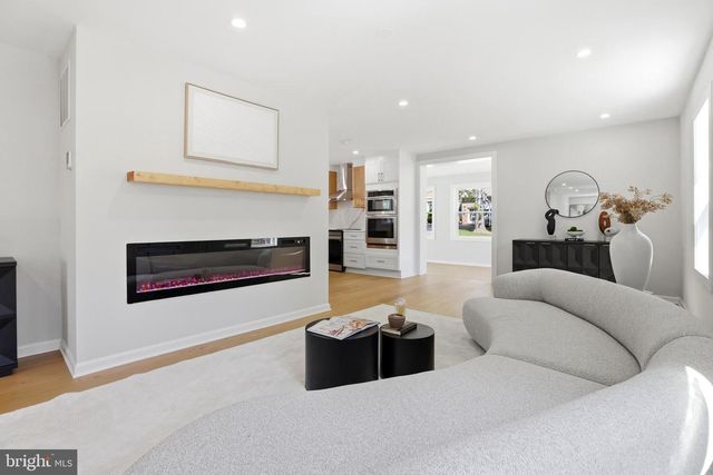 6420 SPRING TER, Falls Church, VA 22042