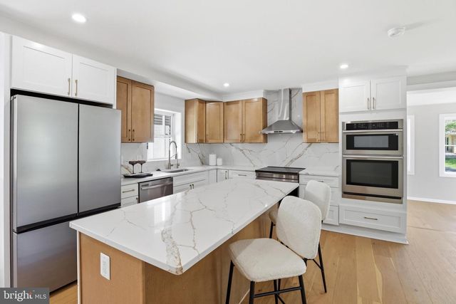 6420 SPRING TER, Falls Church, VA 22042