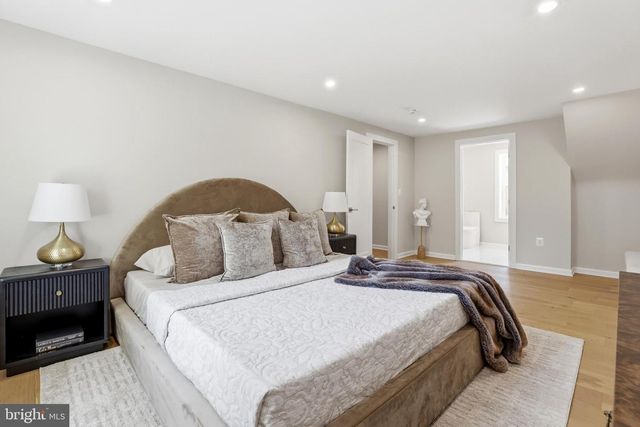 6420 SPRING TER, Falls Church, VA 22042
