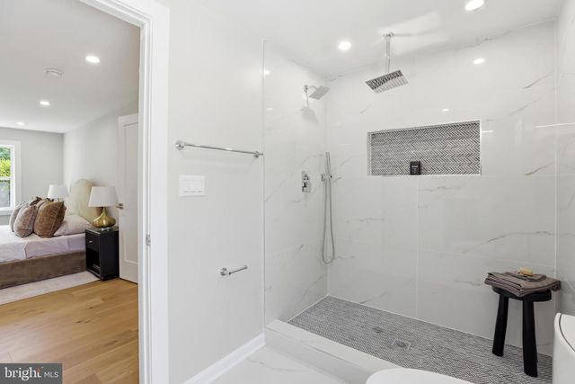 6420 SPRING TER, Falls Church, VA 22042