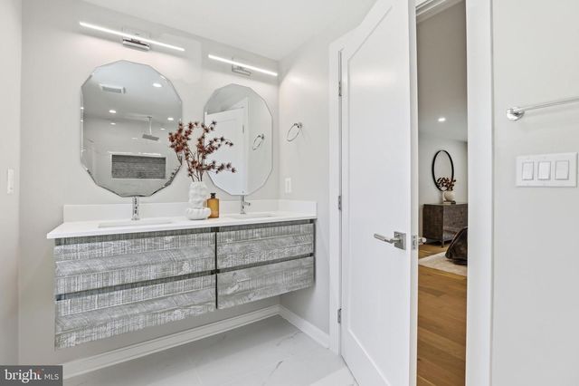 6420 SPRING TER, Falls Church, VA 22042
