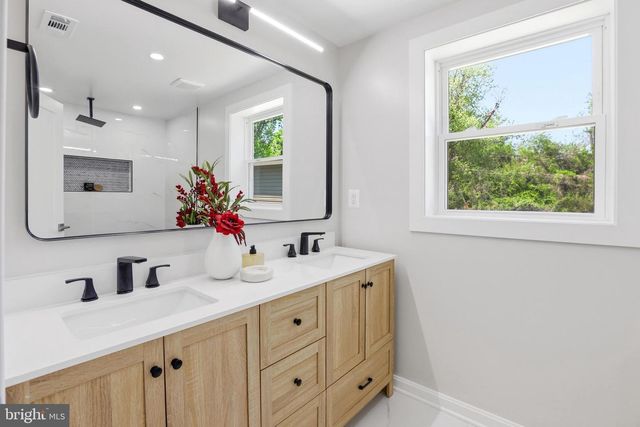 6420 SPRING TER, Falls Church, VA 22042