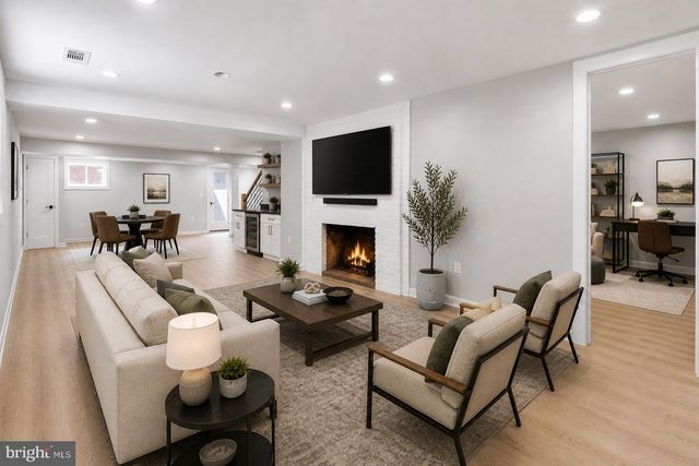 6420 SPRING TER, Falls Church, VA 22042