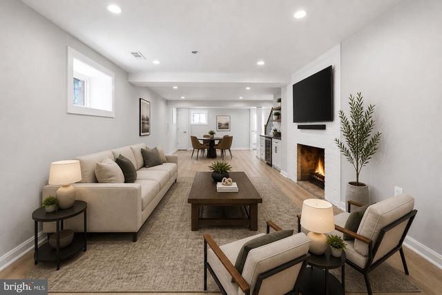 6420 SPRING TER, Falls Church, VA 22042