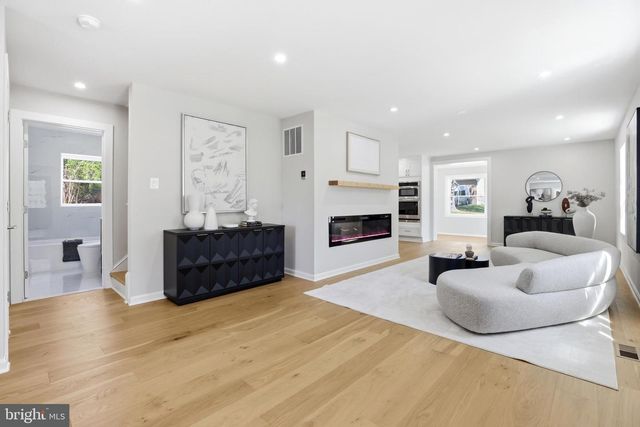 6420 SPRING TER, Falls Church, VA 22042