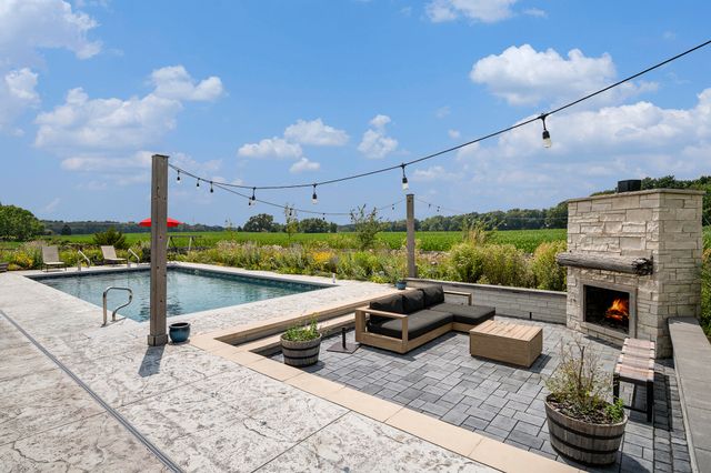 84 S 410 W, Valparaiso, IN 46385