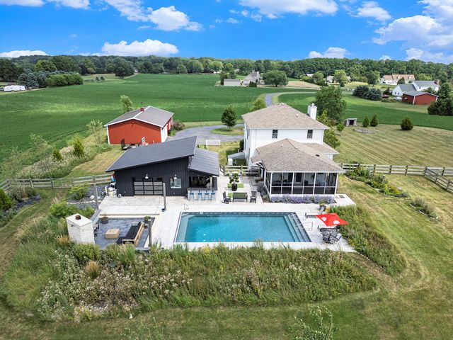 84 S 410 W, Valparaiso, IN 46385