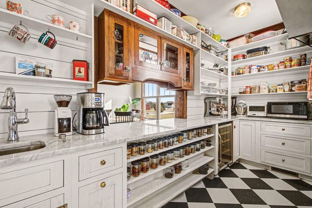 84 S 410 W, Valparaiso, IN 46385