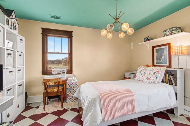 84 S 410 W, Valparaiso, IN 46385