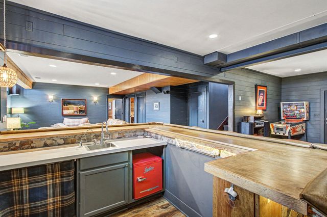 84 S 410 W, Valparaiso, IN 46385