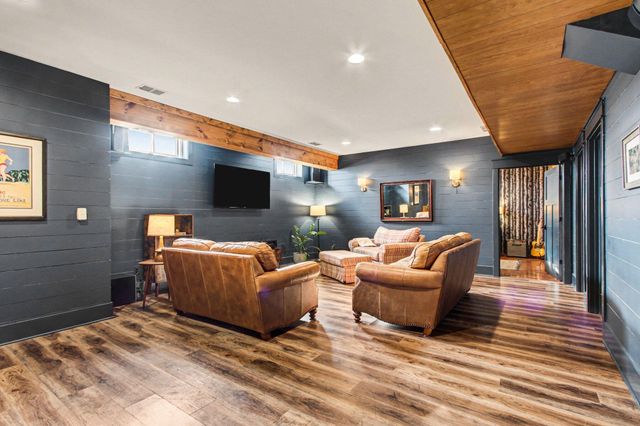 84 S 410 W, Valparaiso, IN 46385