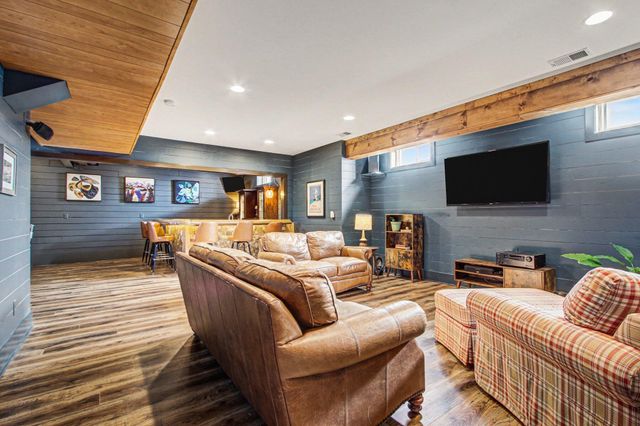 84 S 410 W, Valparaiso, IN 46385