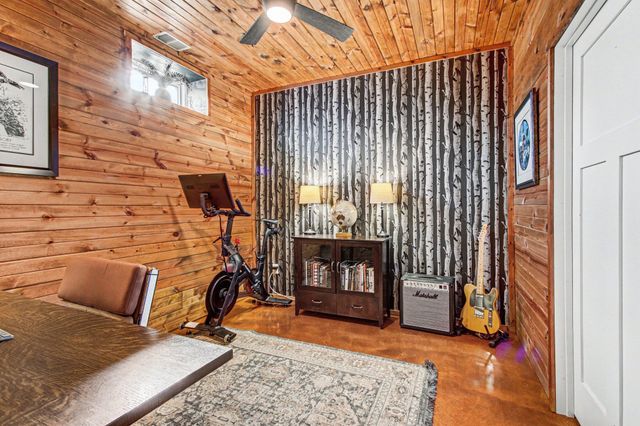 84 S 410 W, Valparaiso, IN 46385