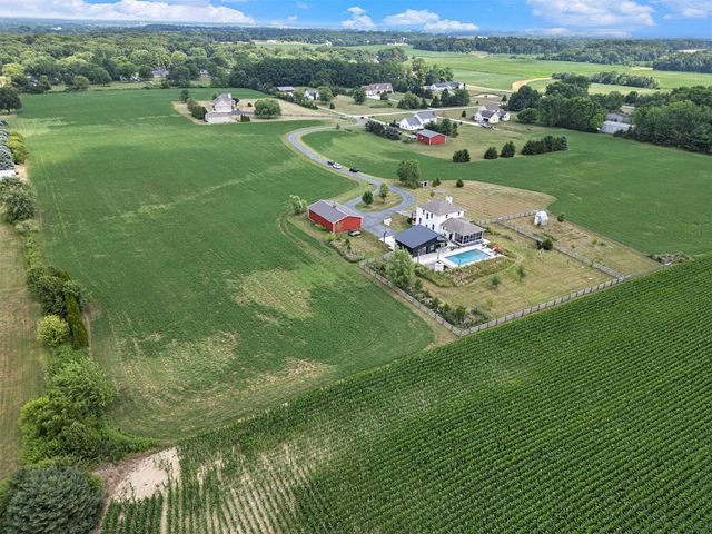 84 S 410 W, Valparaiso, IN 46385