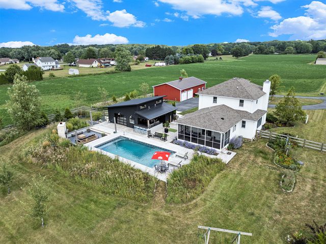 84 S 410 W, Valparaiso, IN 46385