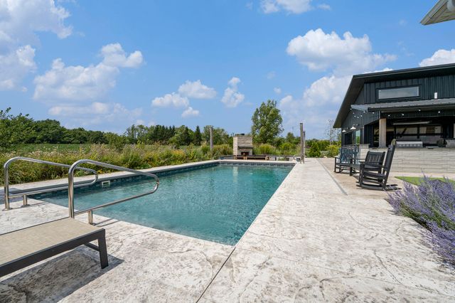 84 S 410 W, Valparaiso, IN 46385