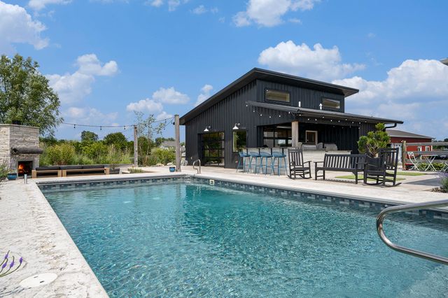 84 S 410 W, Valparaiso, IN 46385