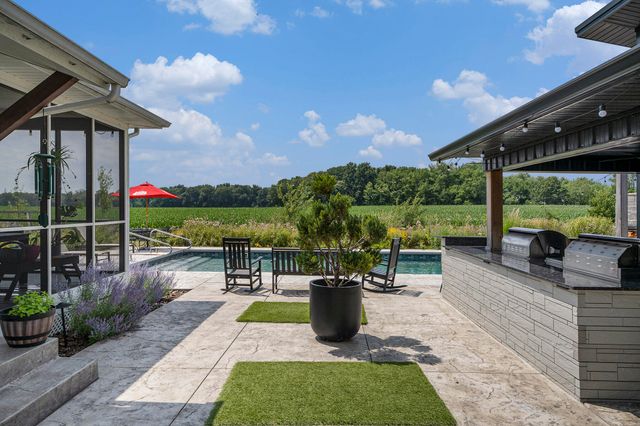 84 S 410 W, Valparaiso, IN 46385