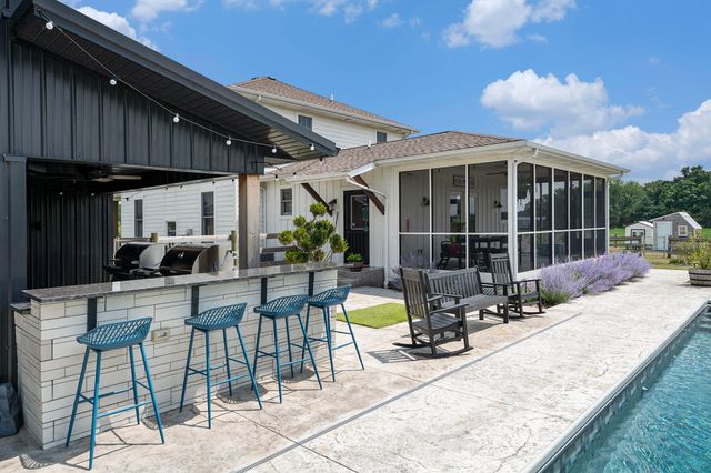 84 S 410 W, Valparaiso, IN 46385