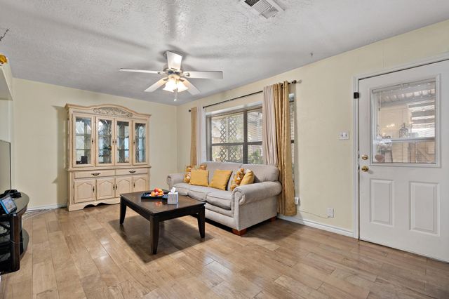 3836 Laura Leigh Drive, Friendswood, TX 77546