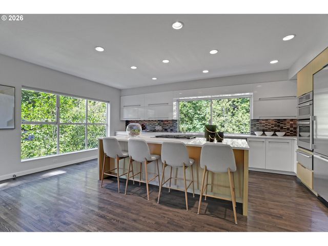 5144 Sw HEWETT Blvd, Portland, OR 97221