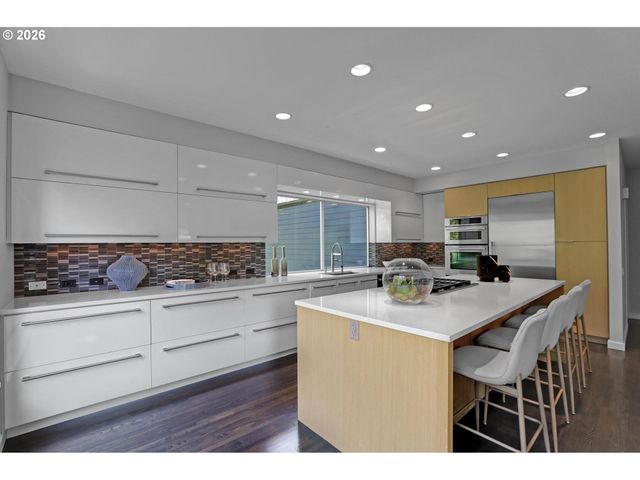 5144 Sw HEWETT Blvd, Portland, OR 97221