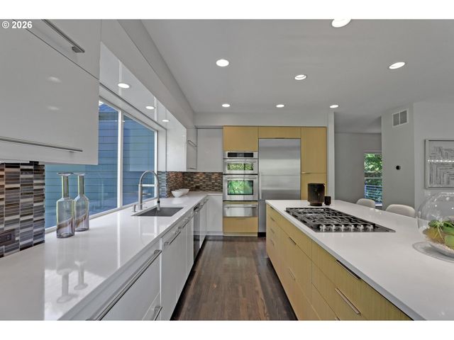 5144 Sw HEWETT Blvd, Portland, OR 97221