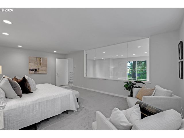 5144 Sw HEWETT Blvd, Portland, OR 97221