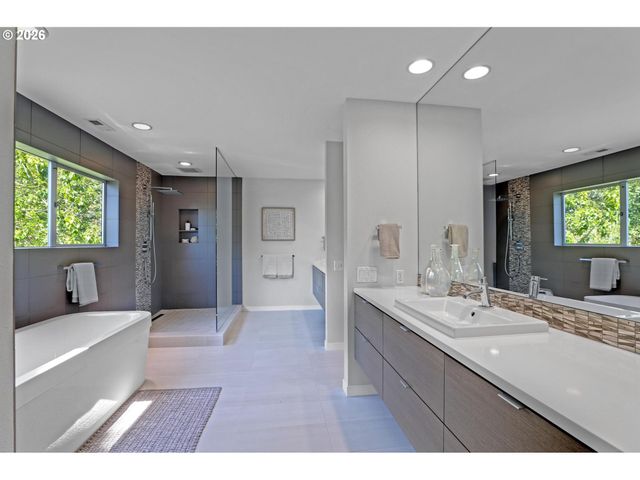 5144 Sw HEWETT Blvd, Portland, OR 97221