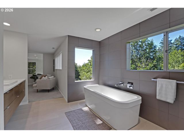 5144 Sw HEWETT Blvd, Portland, OR 97221