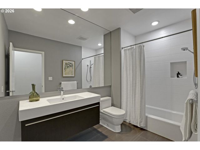 5144 Sw HEWETT Blvd, Portland, OR 97221