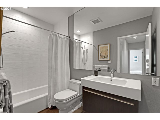 5144 Sw HEWETT Blvd, Portland, OR 97221