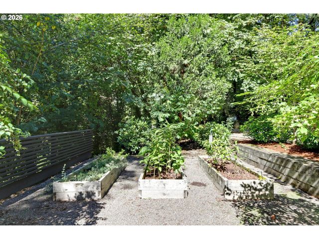 5144 Sw HEWETT Blvd, Portland, OR 97221