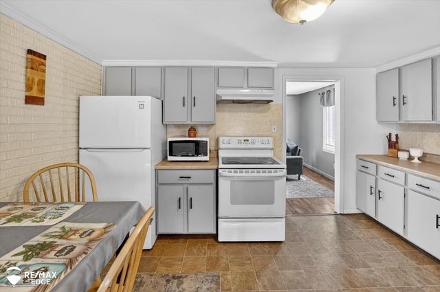 1388 Transue Avenue, Burton, MI 48509